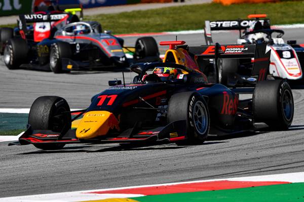 岩佐が波乱のレース2で7位フィニッシュ、初のポイント獲得を果たす