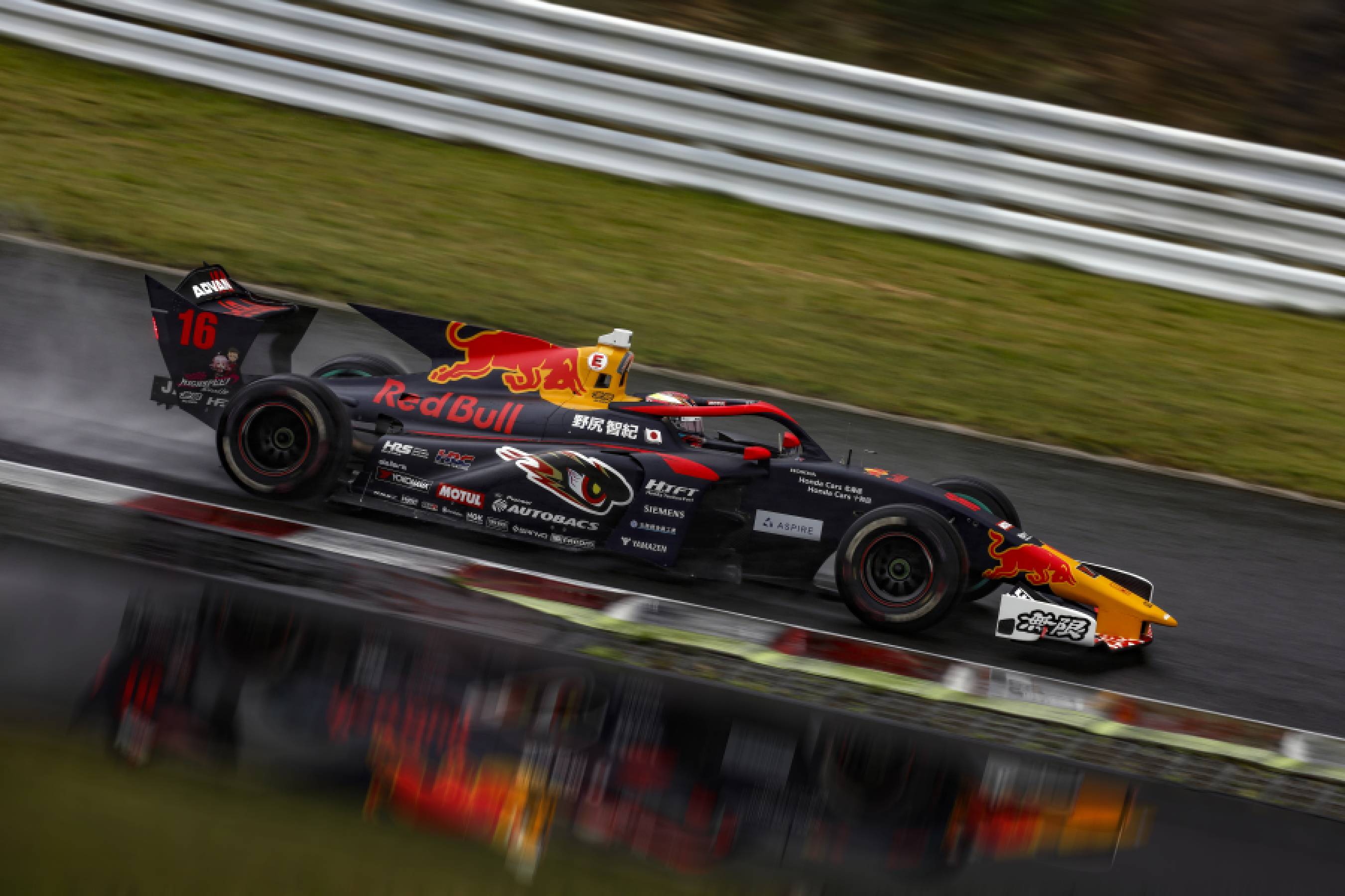 TEAM MUGEN achieves a 1-2 Finish. The Race ends with the red flag and half points are awarded