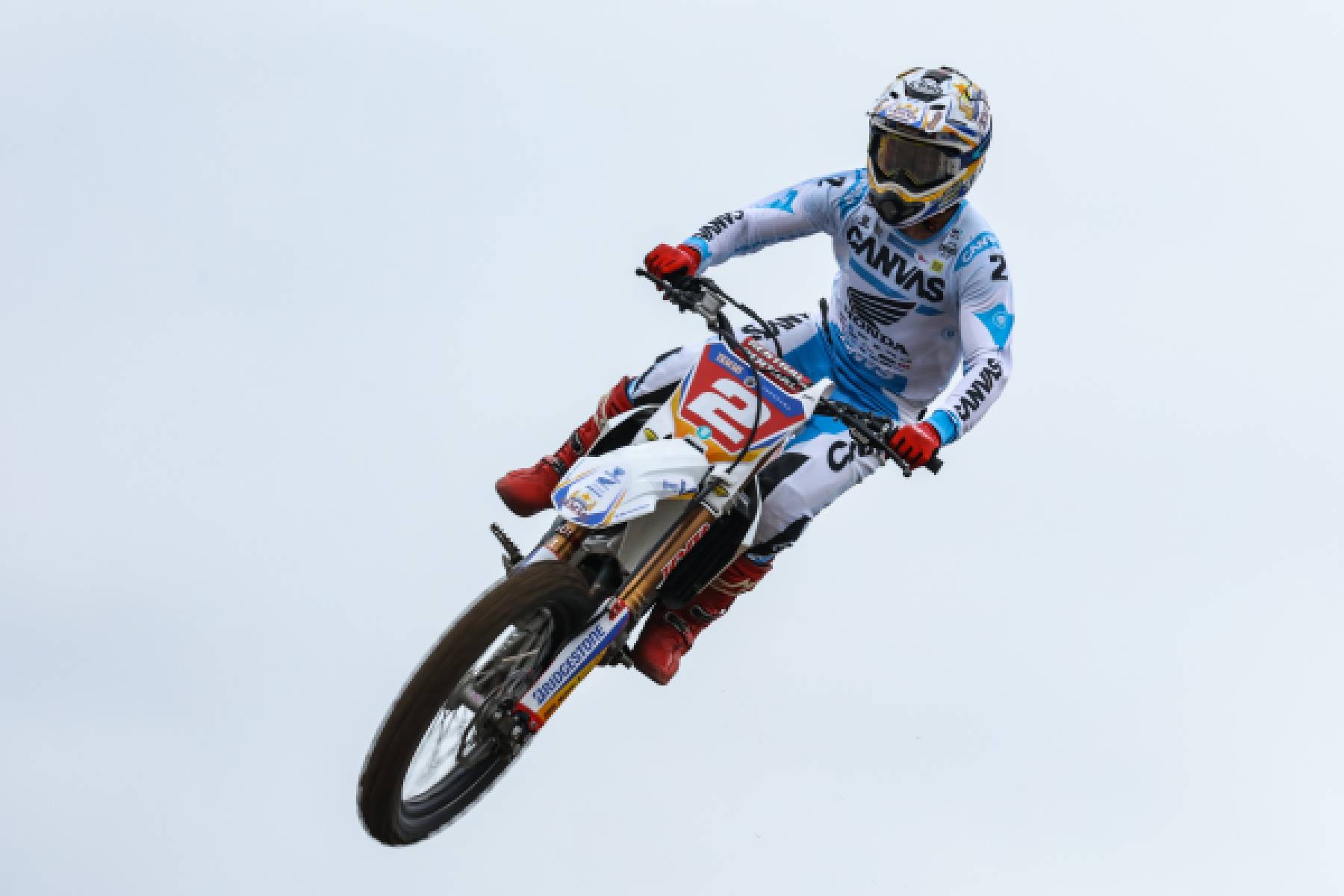 横澤がヒート1で5連勝をマークし、ヒート2も激戦の末に2位を獲得