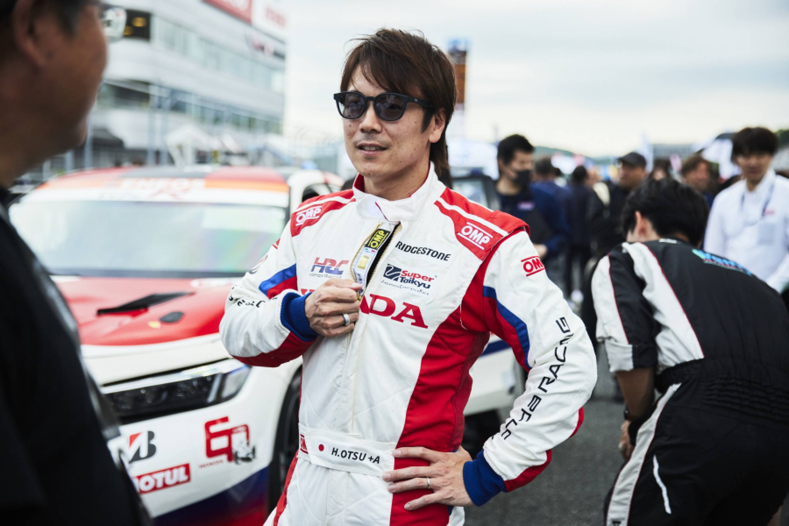 昨年からCIVIC TYPE R CNF-Rのステアリングを握る大津