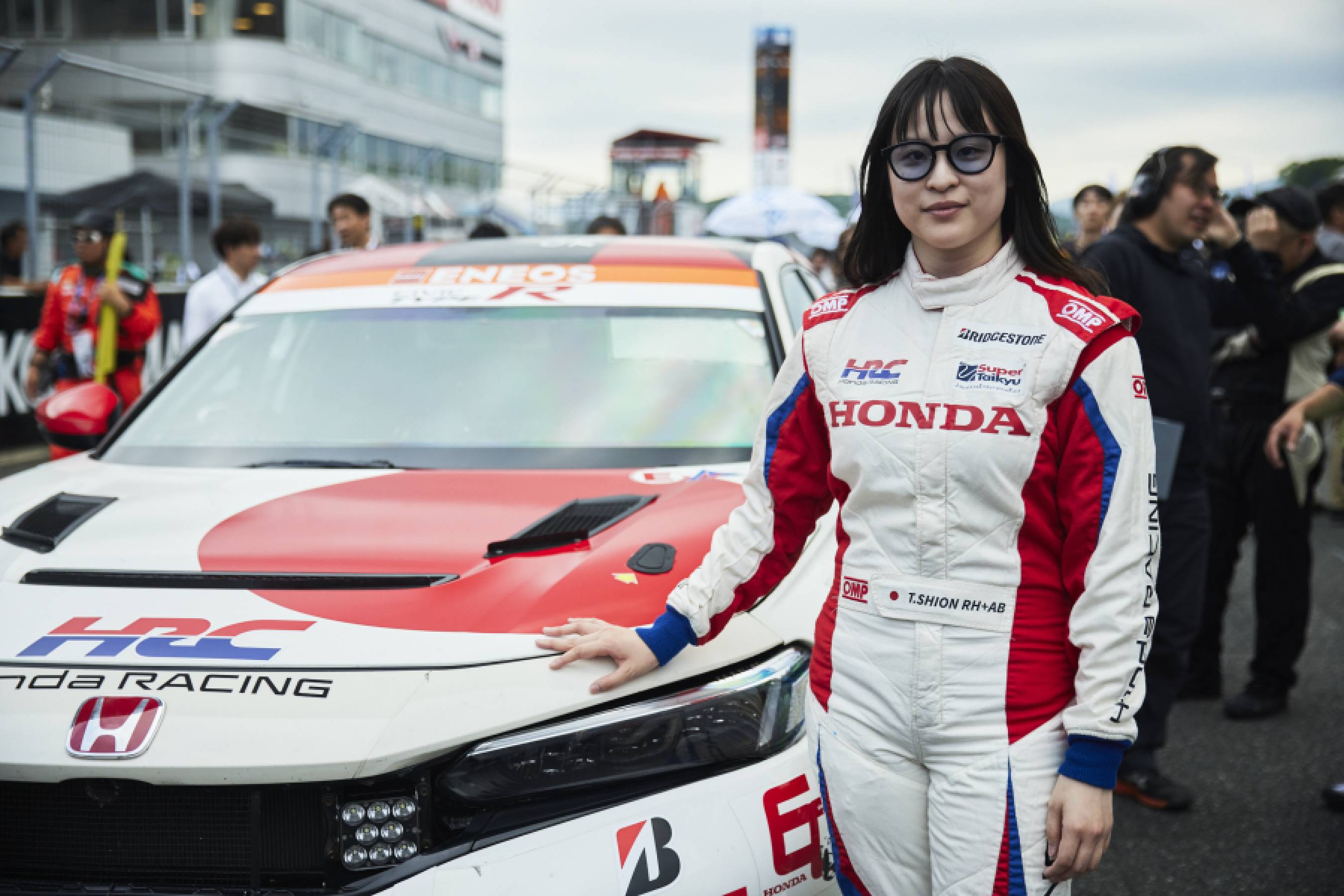 チーム初の女性ドライバーとして起用された辻本