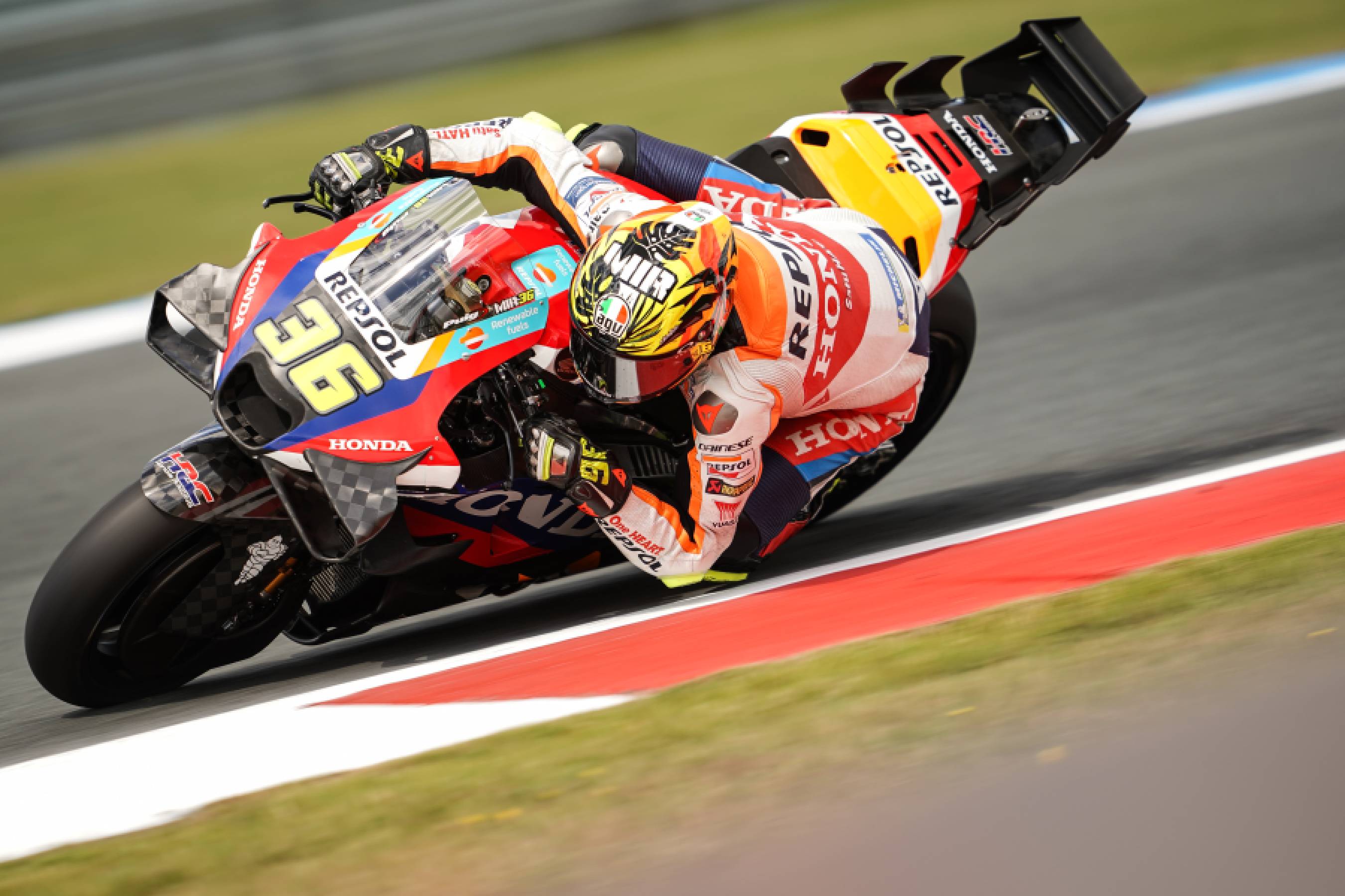 Repsol Honda Teamは明日の予選・スプリントに向けて全力で調整を進める