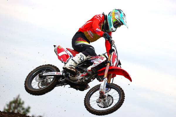 川井麻央が両ヒート制覇、小野彩葉が両ヒート3位で表彰台に